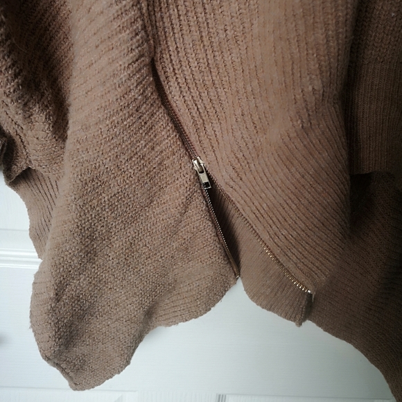 Fashion Nova slouchy asymmetrical sweater - Picture 3 of 3